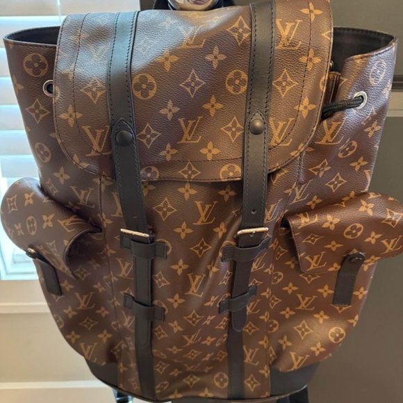 Louis Vuitton - Picture 1 of 5